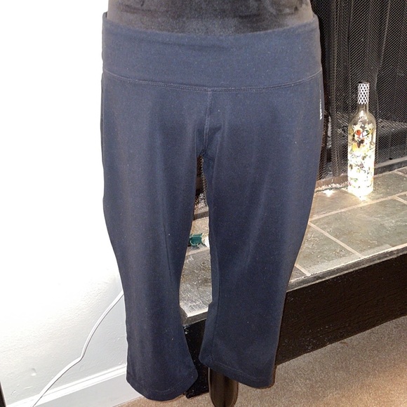 Black leggings - Capri length - Picture 2 of 13